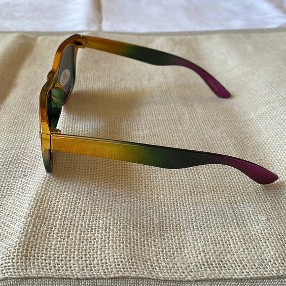 VW Volkswagen Atlas Cross Sport Mirrored Sunglasses with storage pouch new - Picture 4 of 8